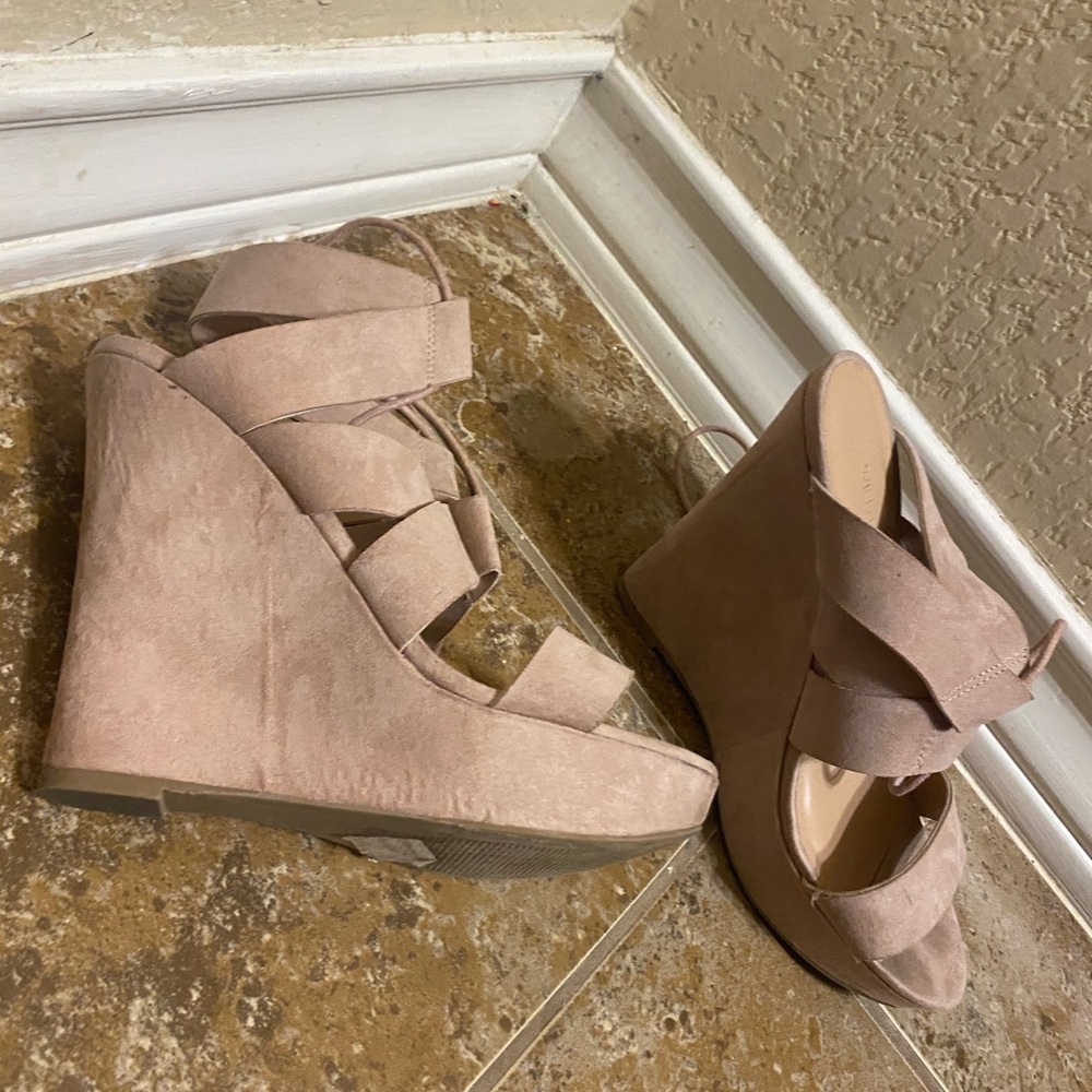 Pink wedges